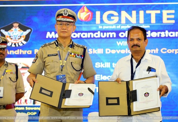కాలానుగుణంగా వృత్తి నైపుణ్యం పెంచుకుంటాం-ఏపీ డీజీపి గౌత‌మ్‌ స‌వాంగ్‌